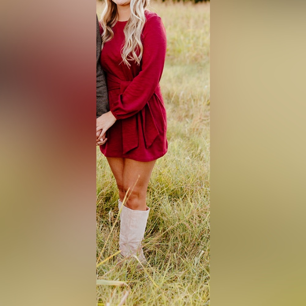 Sweater dress with tie